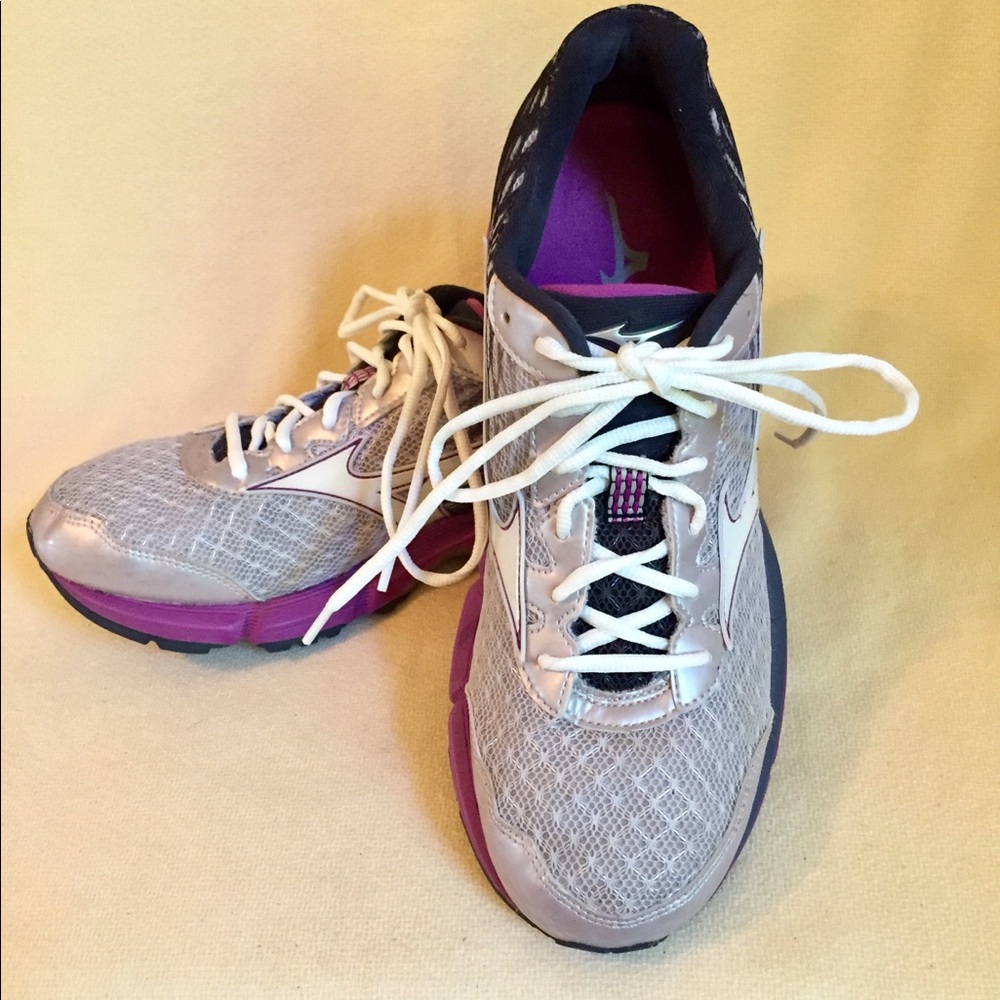 Mizuno Women’s Sneakers.